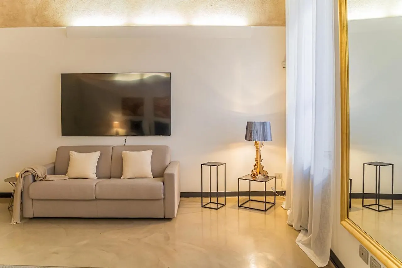 Rovelli 41 By Rent All Como 0*,