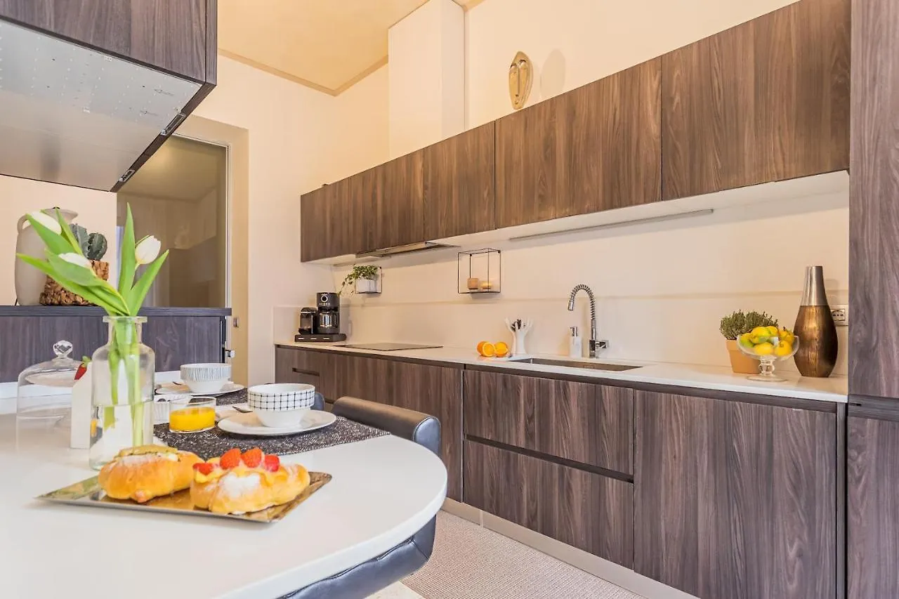 Rovelli 41 By Rent All Como Apartmán